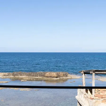 Eyge Transformed Modern By The Sea-new! דירה